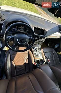Позашляховик / Кросовер Audi Q5 2015 в 