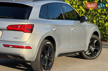 Позашляховик / Кросовер Audi Q5 2018 в 