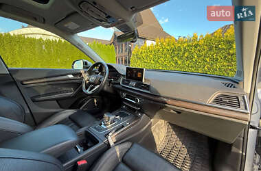 Позашляховик / Кросовер Audi Q5 2018 в 