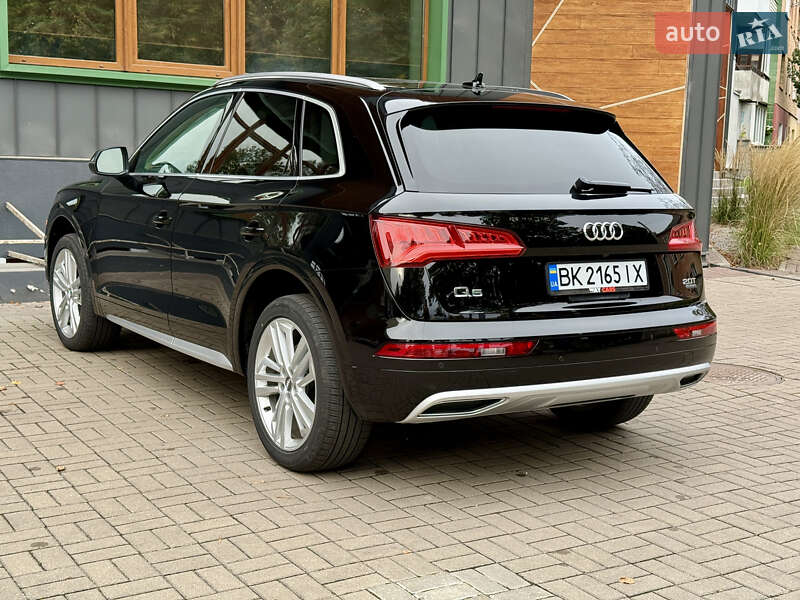 Внедорожник / Кроссовер Audi Q5 2018 в Ровно