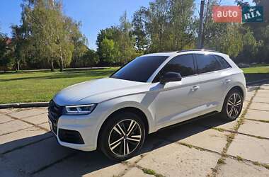 Позашляховик / Кросовер Audi Q5 2019 в 