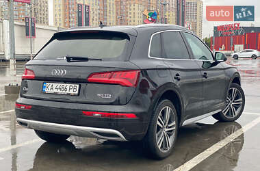 Позашляховик / Кросовер Audi Q5 2020 в 