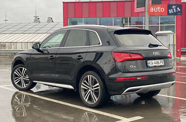 Позашляховик / Кросовер Audi Q5 2020 в 