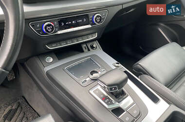 Позашляховик / Кросовер Audi Q5 2020 в 