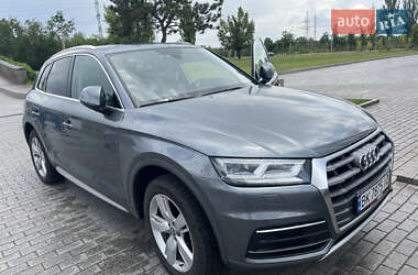 Позашляховик / Кросовер Audi Q5 2018 в 