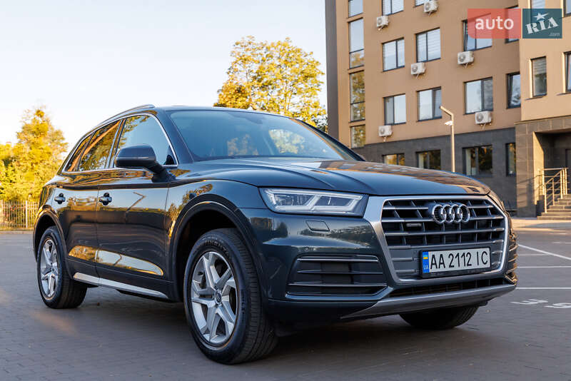 Внедорожник / Кроссовер Audi Q5 2017 в 