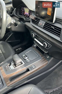 Позашляховик / Кросовер Audi Q5 2018 в 