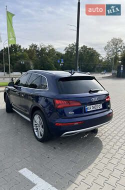 Позашляховик / Кросовер Audi Q5 2018 в 