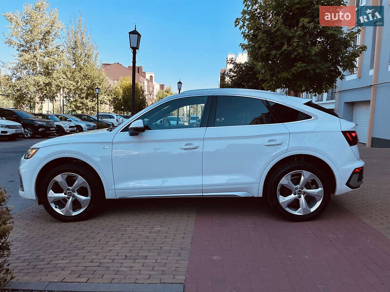 Внедорожник / Кроссовер Audi Q5 2021 в Киеве