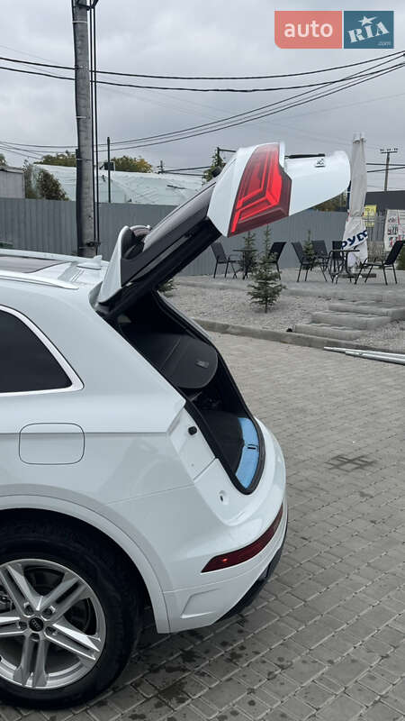 Позашляховик / Кросовер Audi Q5 2022 в Києві