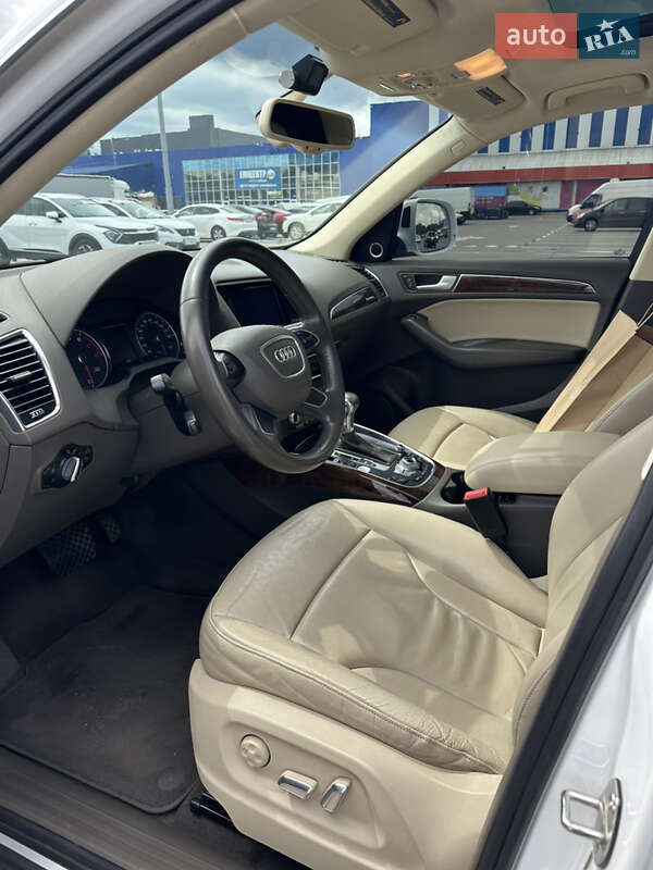 Внедорожник / Кроссовер Audi Q5 2014 в Рокитном