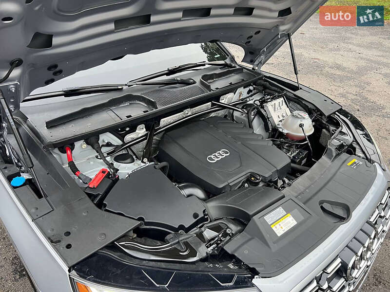 Внедорожник / Кроссовер Audi Q5 2021 в Киеве