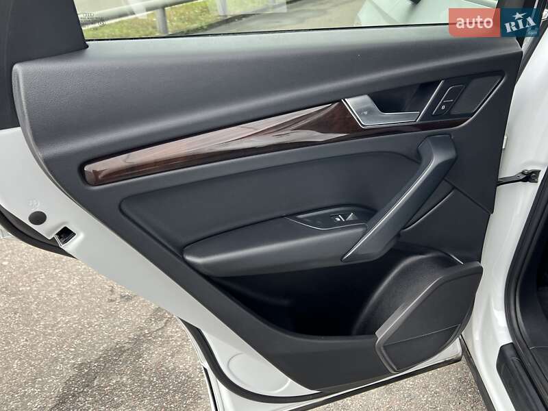 Внедорожник / Кроссовер Audi Q5 2019 в Киеве