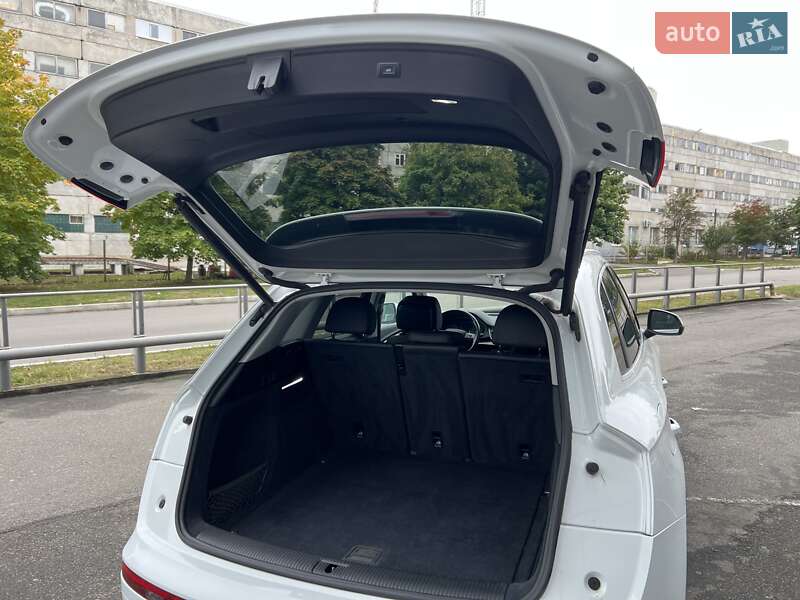 Внедорожник / Кроссовер Audi Q5 2019 в Киеве