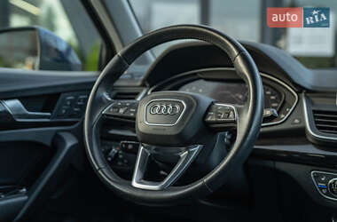 Внедорожник / Кроссовер Audi Q5 2018 в 