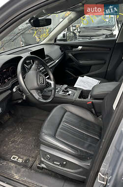 Позашляховик / Кросовер Audi Q5 2020 в 