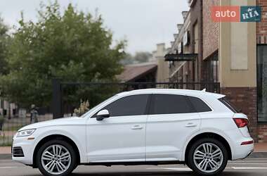 Внедорожник / Кроссовер Audi Q5 2018 в 