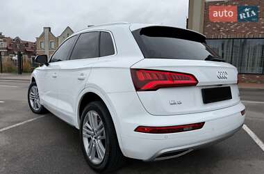Внедорожник / Кроссовер Audi Q5 2018 в 