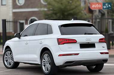 Внедорожник / Кроссовер Audi Q5 2018 в 