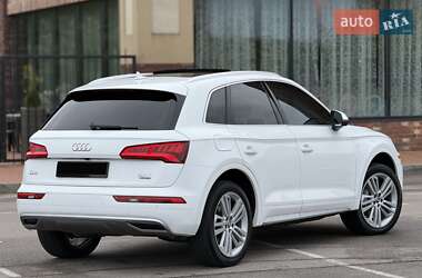 Внедорожник / Кроссовер Audi Q5 2018 в 