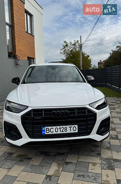 Внедорожник / Кроссовер Audi Q5 2021 в 