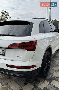 Внедорожник / Кроссовер Audi Q5 2021 в 