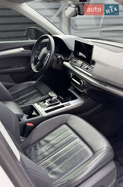 Внедорожник / Кроссовер Audi Q5 2021 в 
