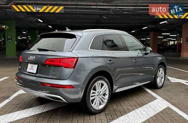 Внедорожник / Кроссовер Audi Q5 2018 в 