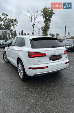Внедорожник / Кроссовер Audi Q5 2018 в 