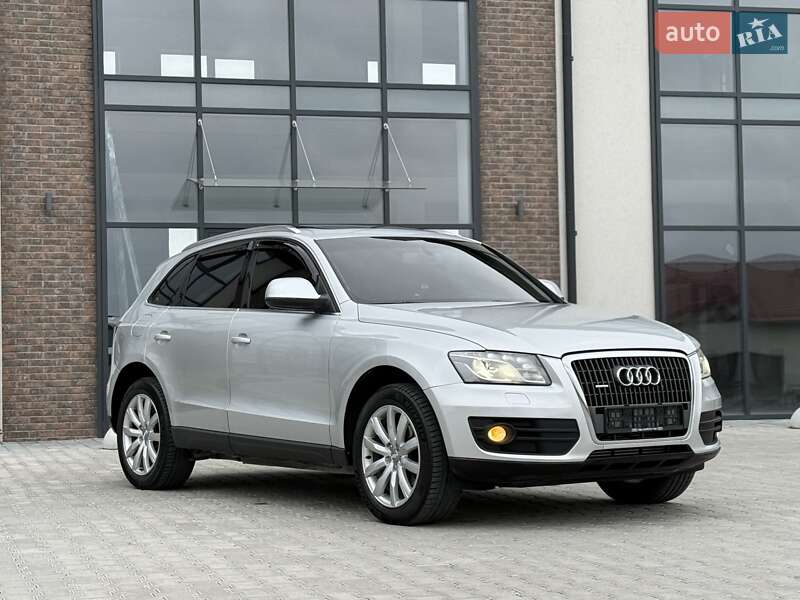 Внедорожник / Кроссовер Audi Q5 2010 в Тернополе