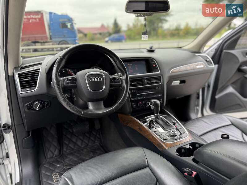 Внедорожник / Кроссовер Audi Q5 2010 в Тернополе