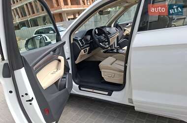 Позашляховик / Кросовер Audi Q5 2021 в 