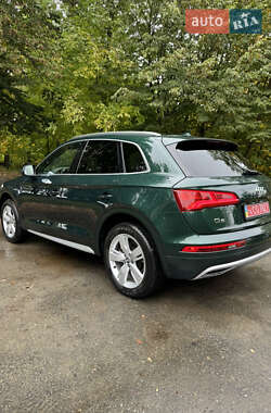 Внедорожник / Кроссовер Audi Q5 2017 в 