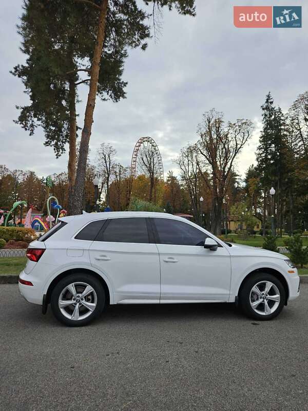 Позашляховик / Кросовер Audi Q5 2017 в Києві