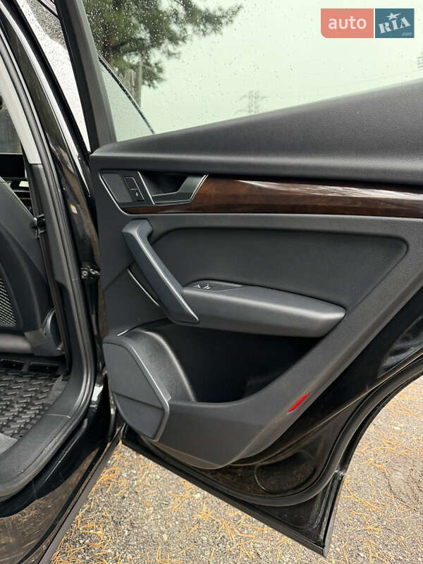 Позашляховик / Кросовер Audi Q5 2019 в Києві