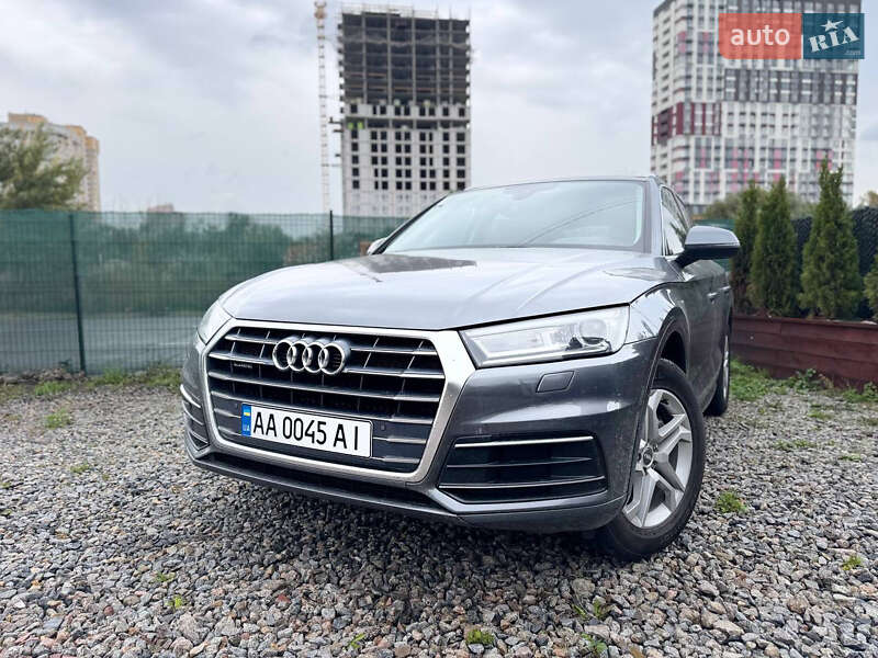 Позашляховик / Кросовер Audi Q5 2019 в Києві