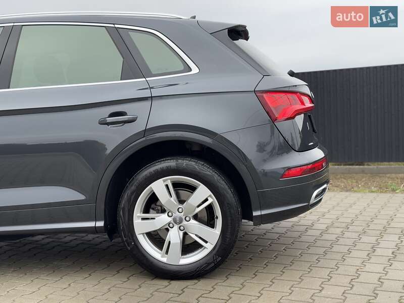 Внедорожник / Кроссовер Audi Q5 2017 в Стрые