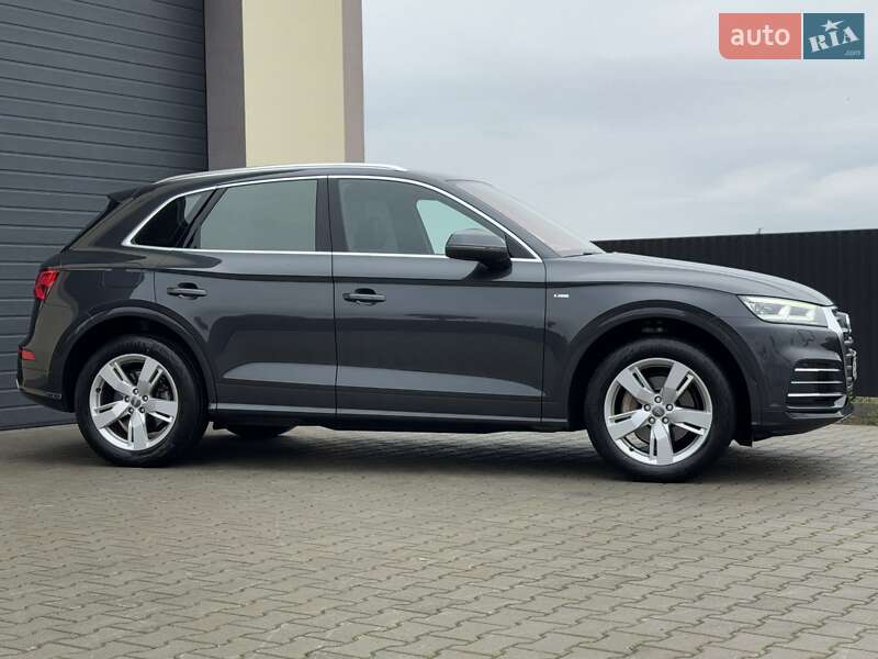Внедорожник / Кроссовер Audi Q5 2017 в Стрые
