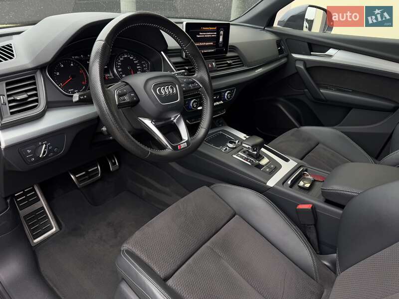 Внедорожник / Кроссовер Audi Q5 2017 в Стрые