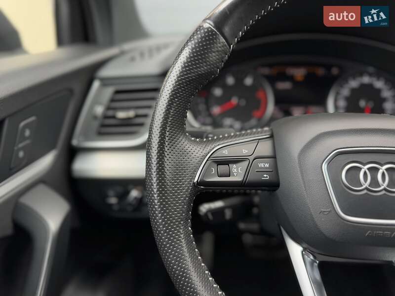 Внедорожник / Кроссовер Audi Q5 2017 в Стрые