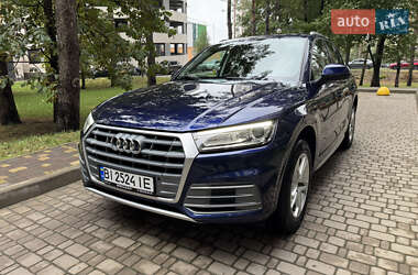 Позашляховик / Кросовер Audi Q5 2018 в 