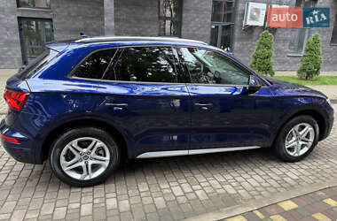 Позашляховик / Кросовер Audi Q5 2018 в 