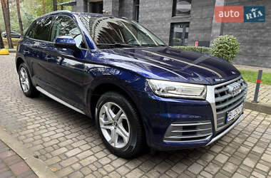 Позашляховик / Кросовер Audi Q5 2018 в 