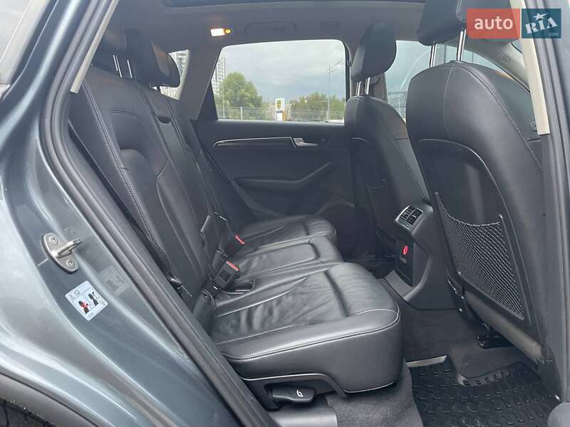 Внедорожник / Кроссовер Audi Q5 2011 в Киеве