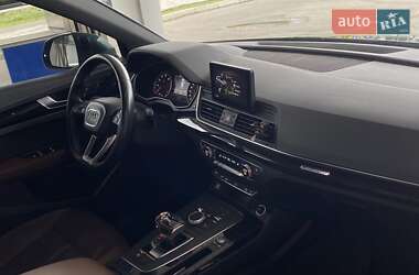 Внедорожник / Кроссовер Audi Q5 2018 в 