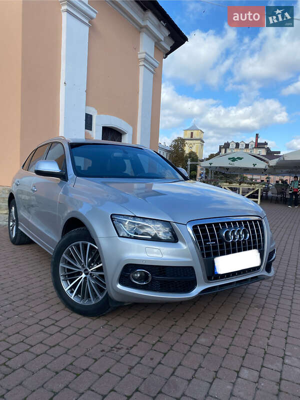 Внедорожник / Кроссовер Audi Q5 2010 в 