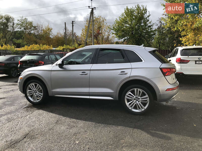 Внедорожник / Кроссовер Audi Q5 2018 в 