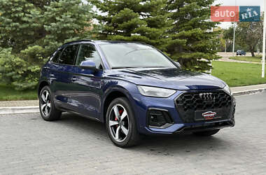 Позашляховик / Кросовер Audi Q5 2022 в 