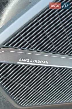 Позашляховик / Кросовер Audi Q5 2021 в 