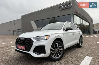 Позашляховик / Кросовер Audi Q5 2023 в 